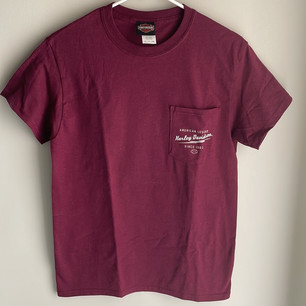 Harley-Davidson Front Pocket Burgundy Tee with Flaming Guns & Skull- men Small